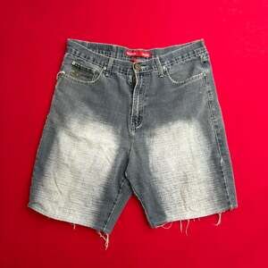 VTG Y2K Brooklyn Express size 36 Jean shorts. Large pockets Gray Faded Retro Sak